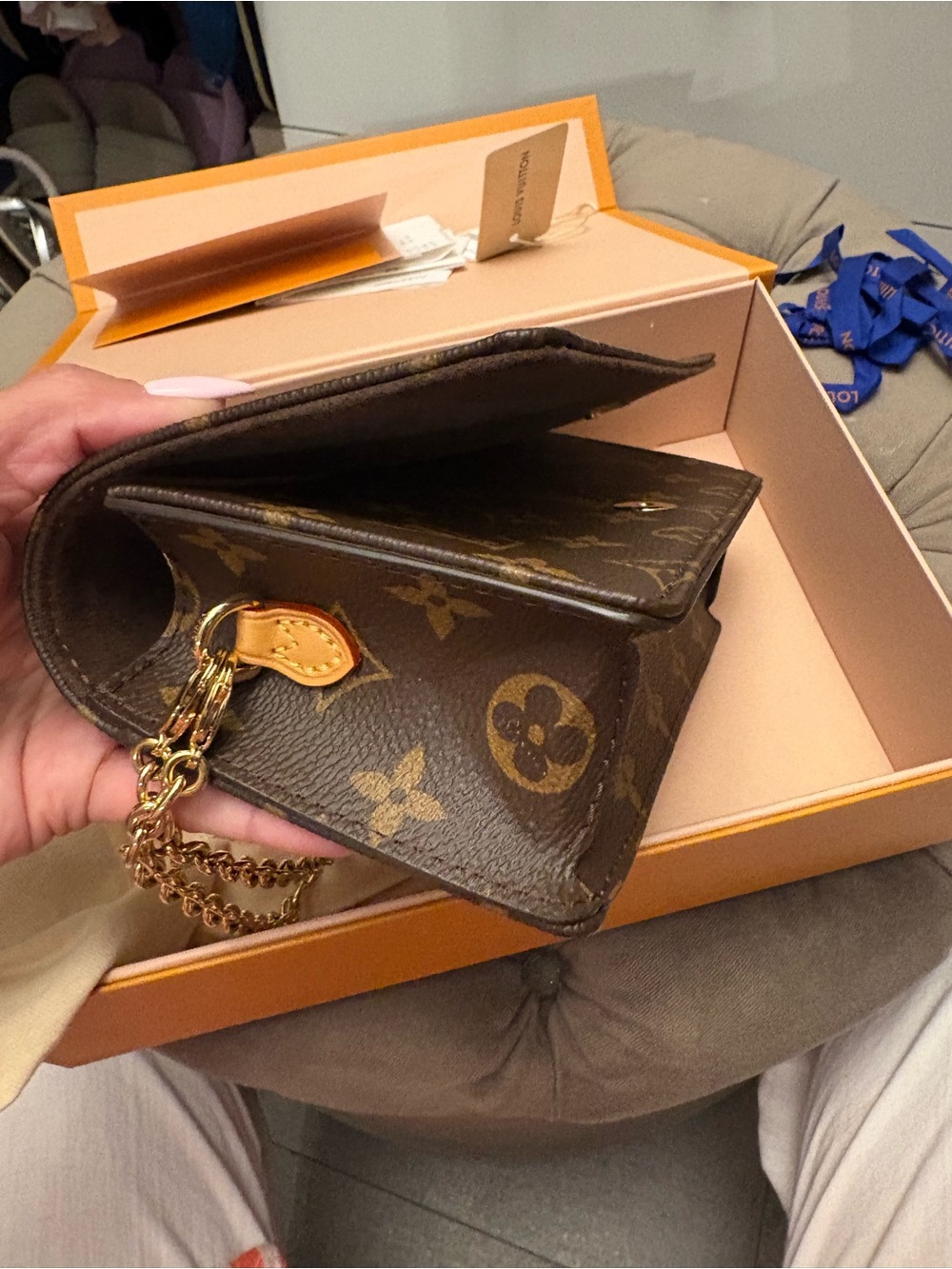 Louis Vuitton Lily - Picture 9 of 13